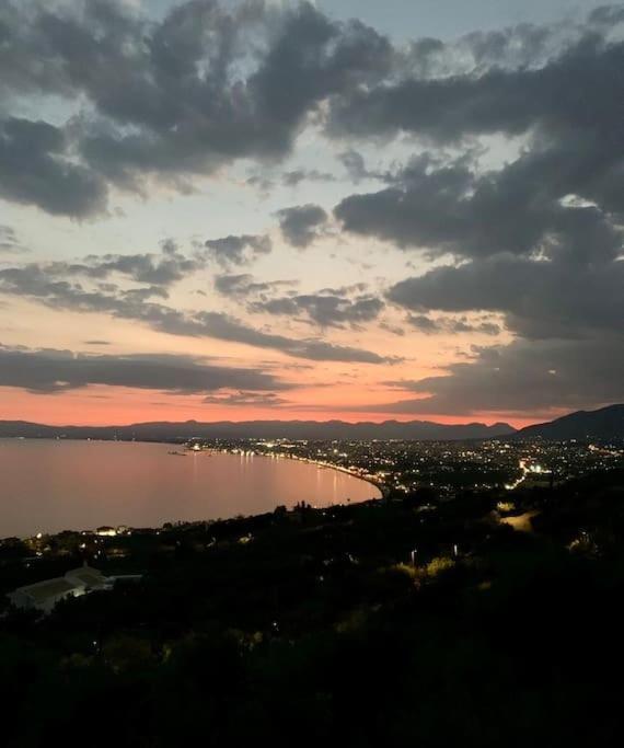 Marine'S Lux Villa:Golden Sunset Каламата Екстериор снимка