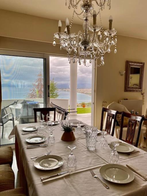 Marine'S Lux Villa:Golden Sunset Каламата Екстериор снимка
